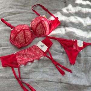 Chic Red Lace Bra Set